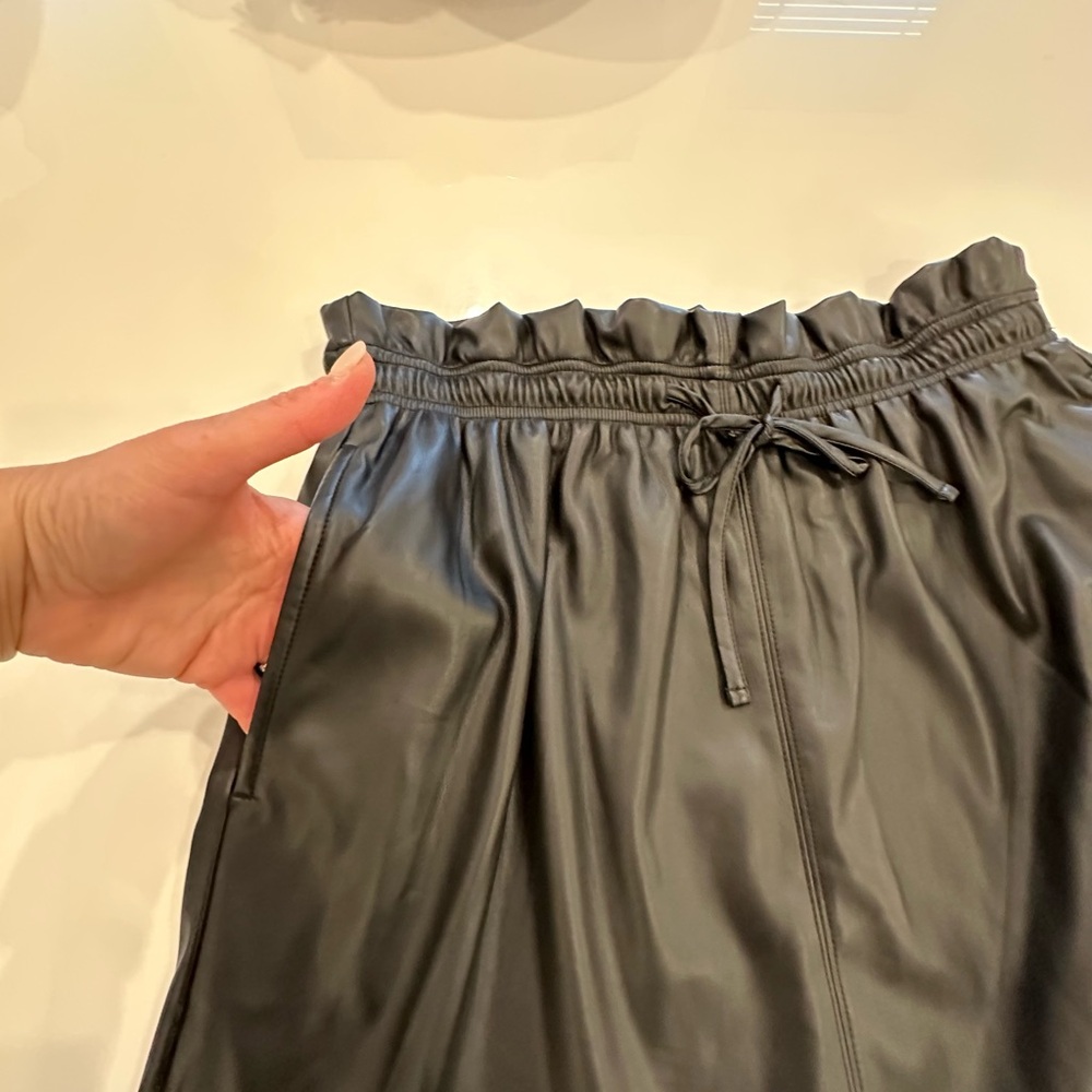 Express faux leather skirt - Picture 2 of 4